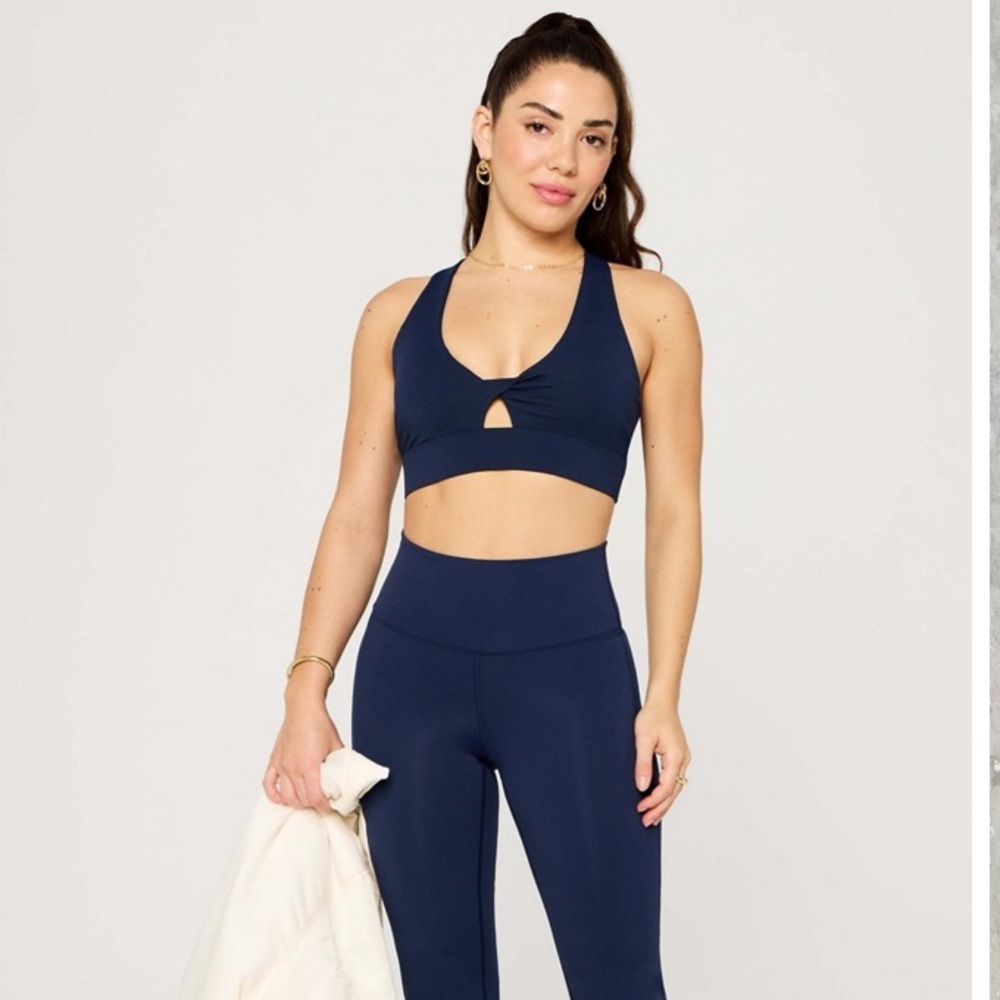 Fabletics Oasis Twist Medium Impact Sports Bra